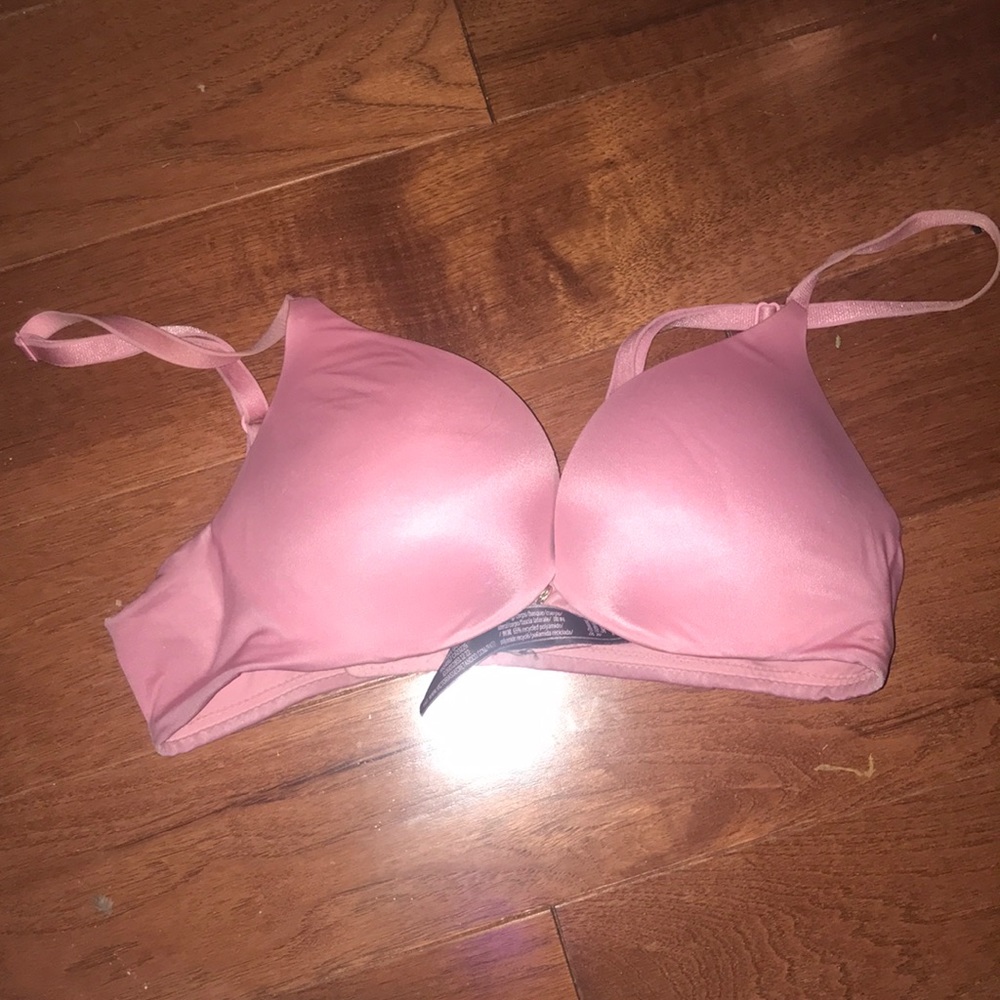 Victoria’s Secret pink bra. 32C